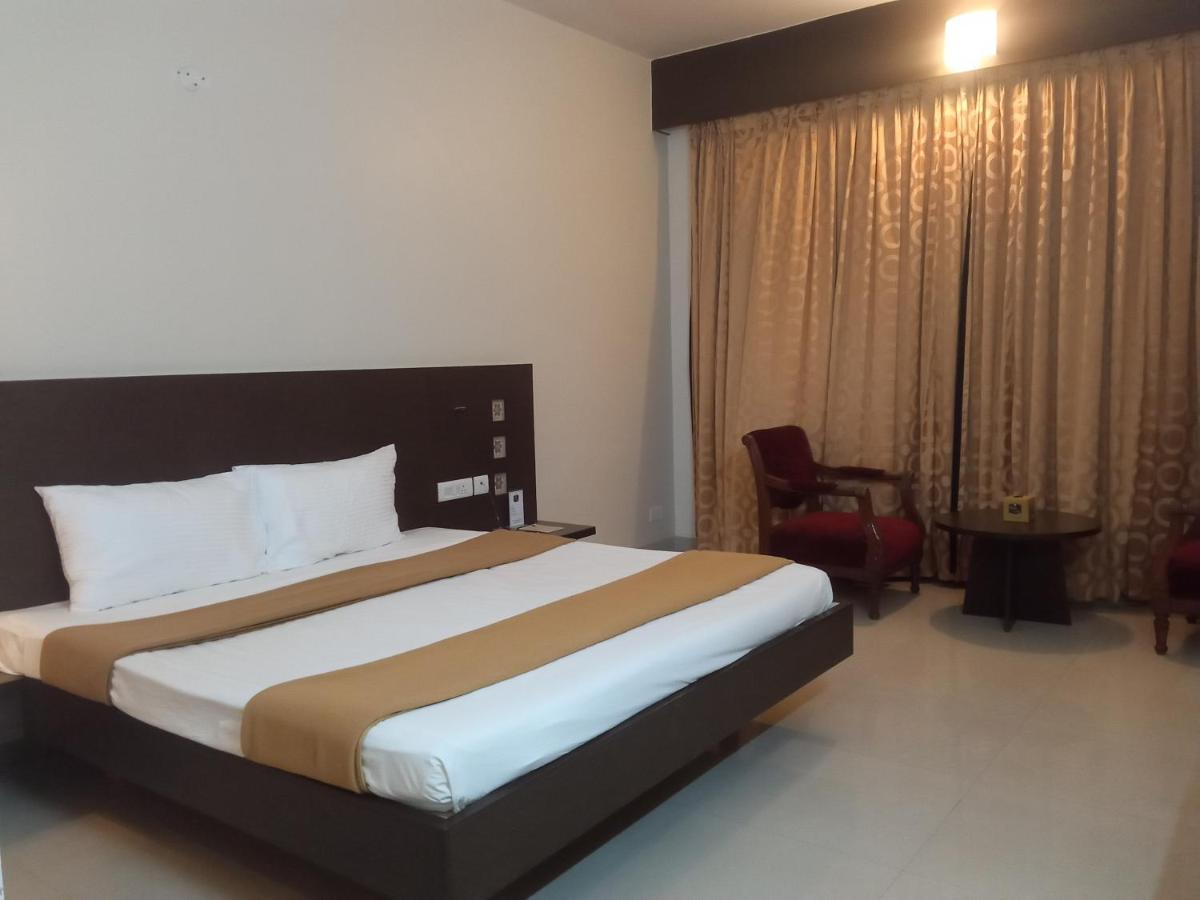 Rns One Otel Subrahmanya Dış mekan fotoğraf